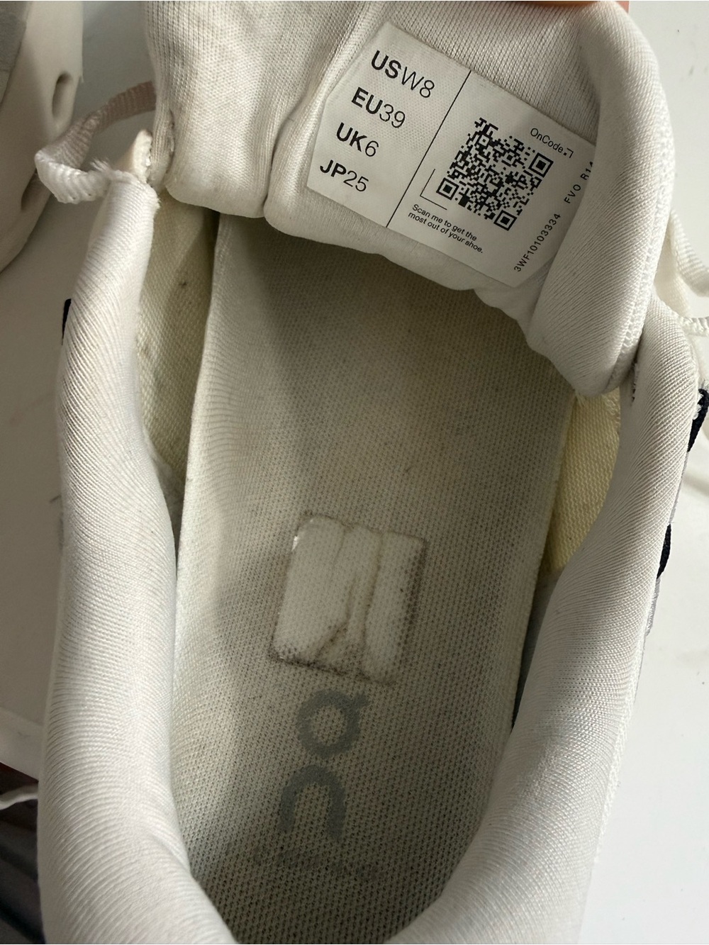 On cloudsurfer 2 Women size 8 Sneakers in Cream and White - Picture 8 of 8